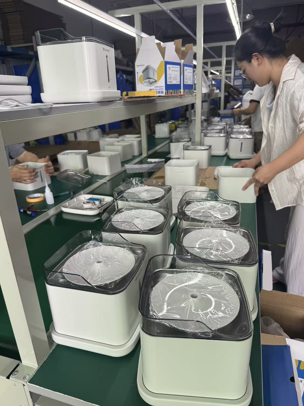 智能宠物饮水机（猫犬适用） · 生产图片